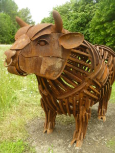 P1020214 bull art work stature